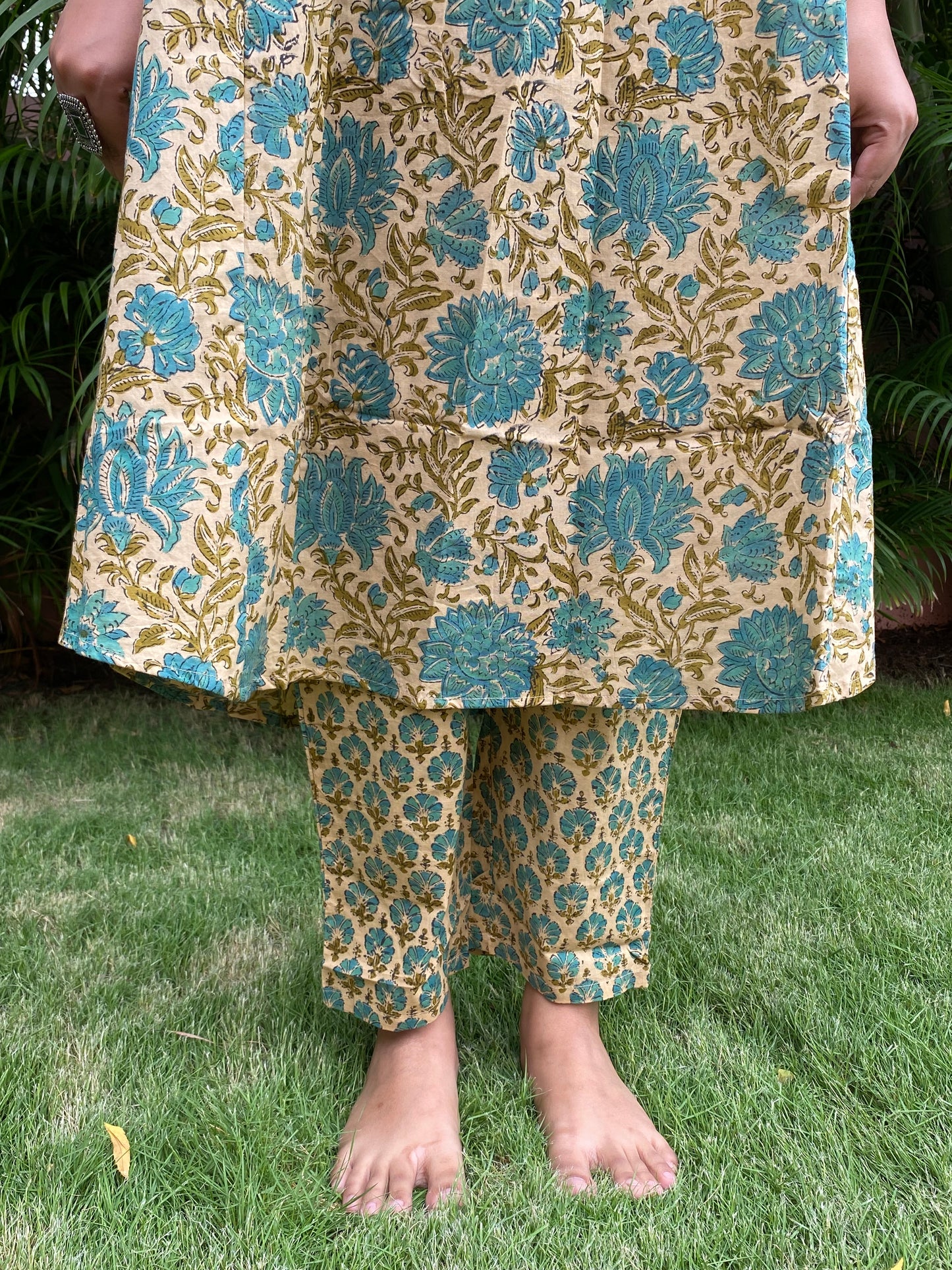 Flowerpot Kurta Pant Set(M ONLY)